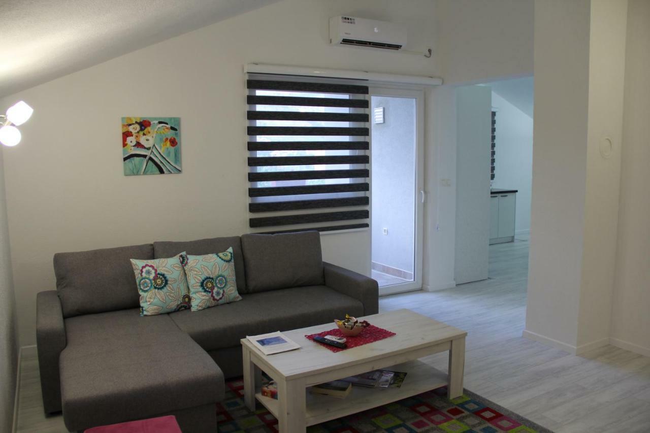 מוסטר Holiday Home Flora מראה חיצוני תמונה