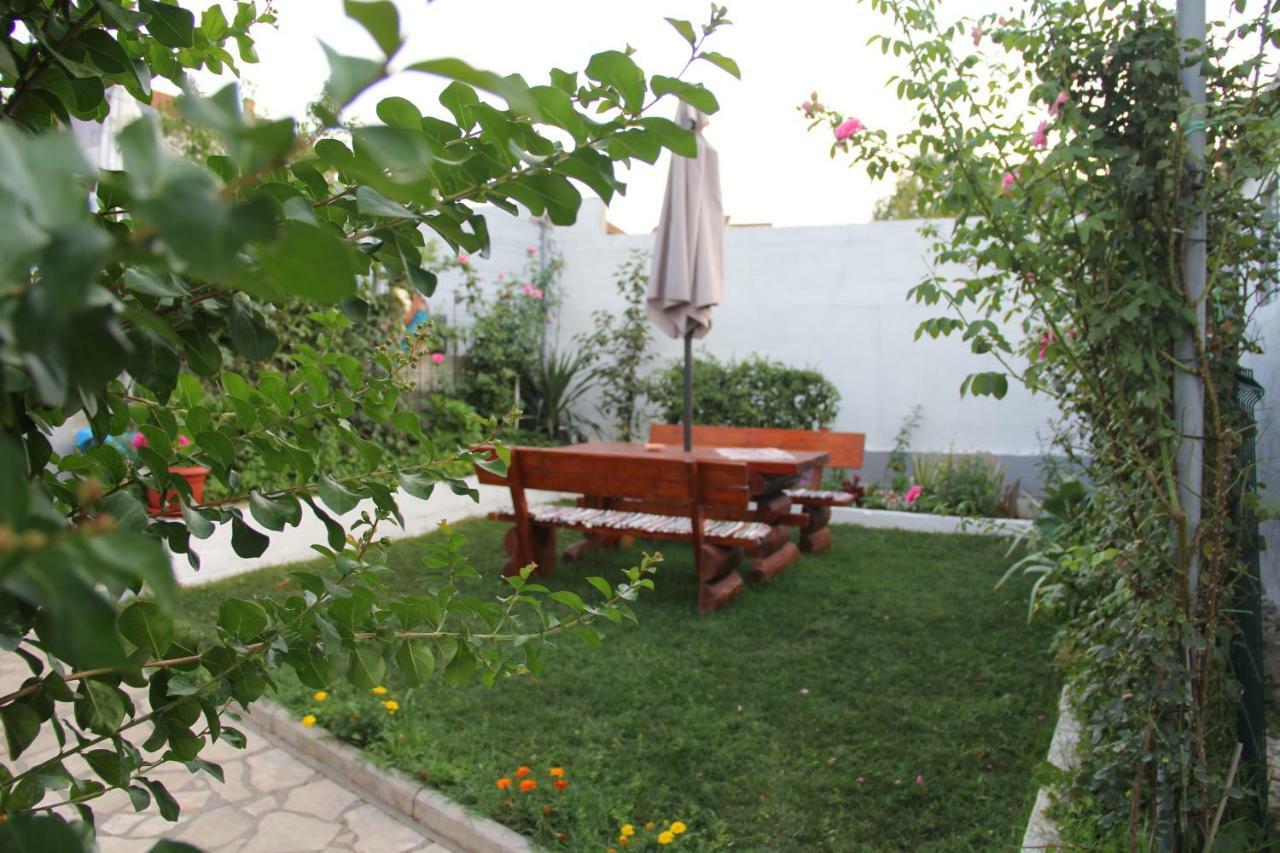מוסטר Holiday Home Flora מראה חיצוני תמונה