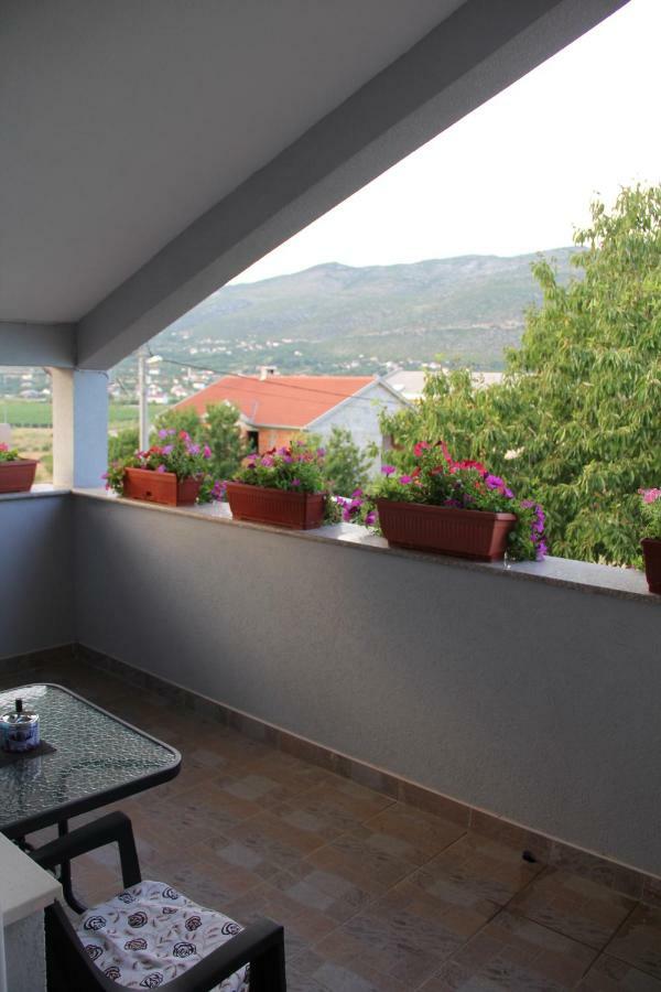 מוסטר Holiday Home Flora מראה חיצוני תמונה