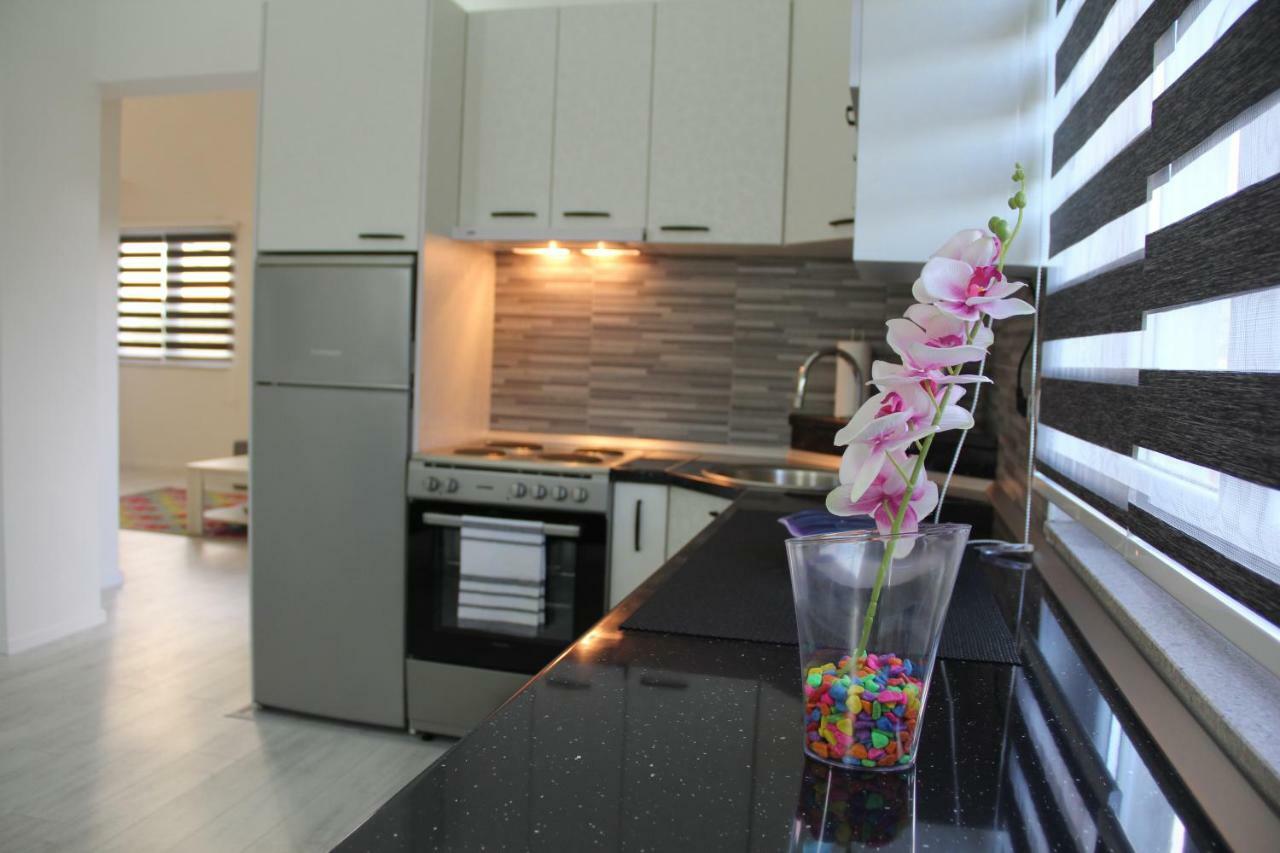 מוסטר Holiday Home Flora מראה חיצוני תמונה