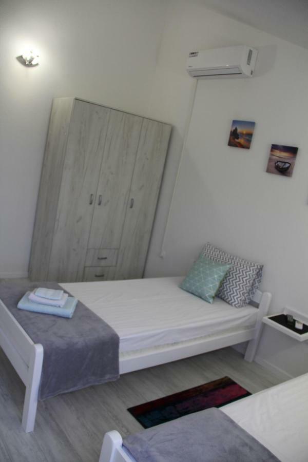 מוסטר Holiday Home Flora מראה חיצוני תמונה