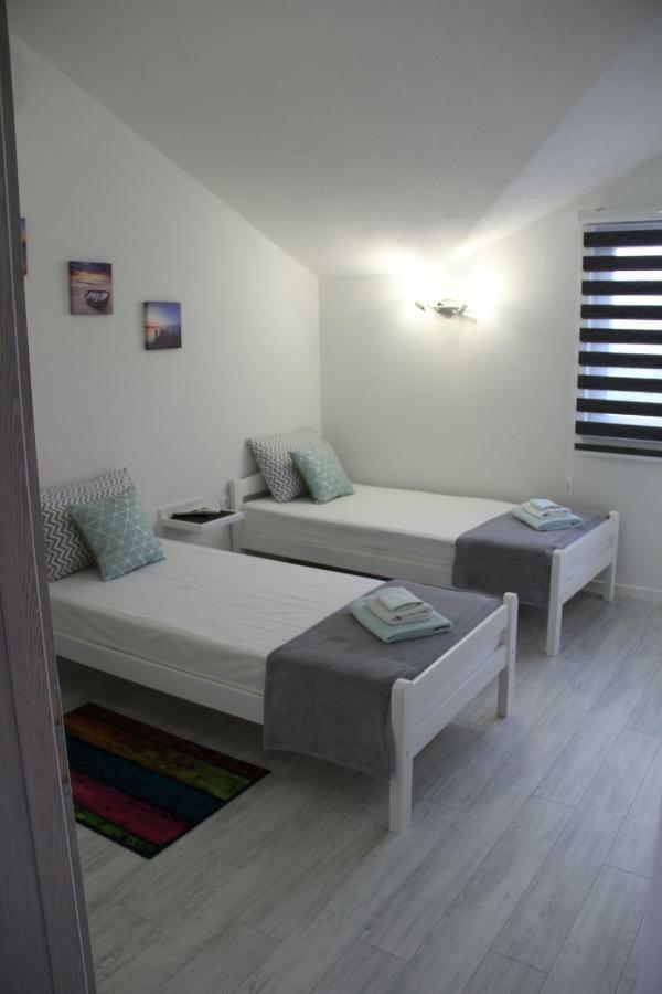 מוסטר Holiday Home Flora מראה חיצוני תמונה