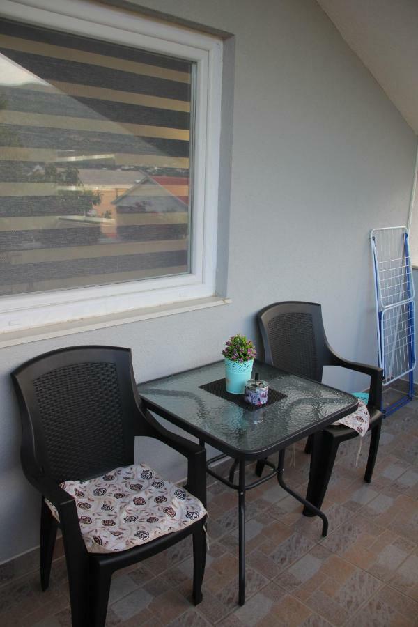 מוסטר Holiday Home Flora מראה חיצוני תמונה