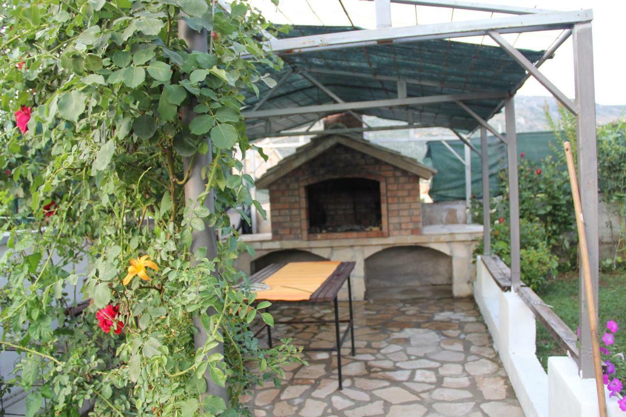 מוסטר Holiday Home Flora מראה חיצוני תמונה