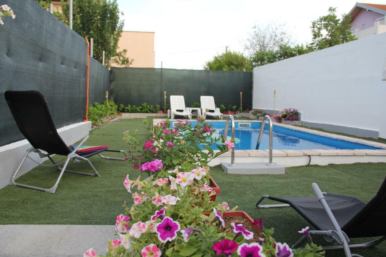 מוסטר Holiday Home Flora מראה חיצוני תמונה