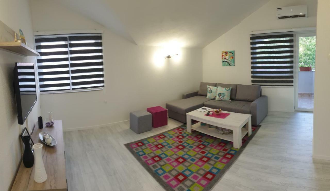 מוסטר Holiday Home Flora מראה חיצוני תמונה