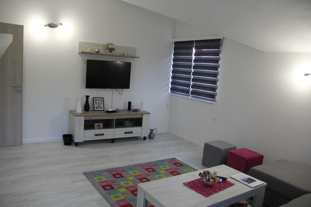 מוסטר Holiday Home Flora מראה חיצוני תמונה