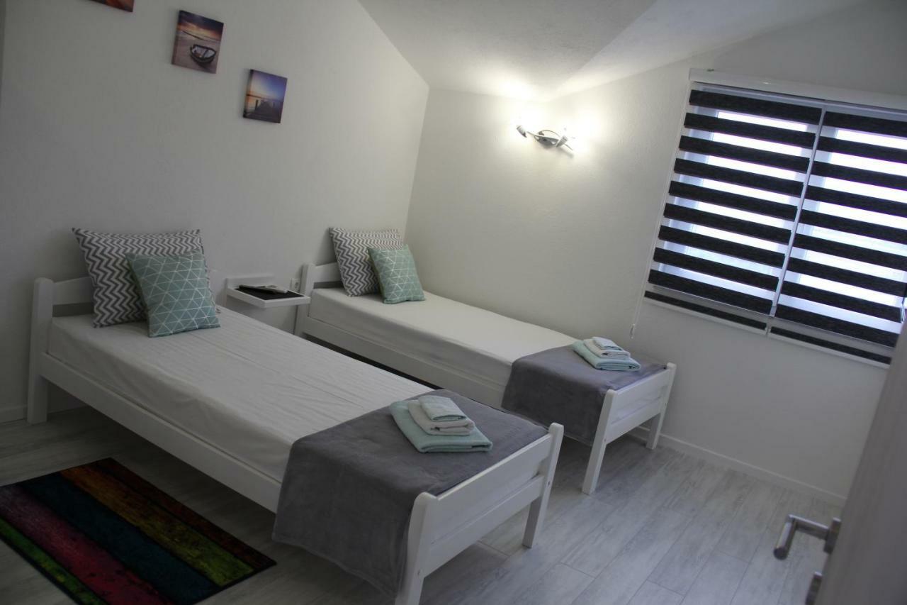 מוסטר Holiday Home Flora מראה חיצוני תמונה